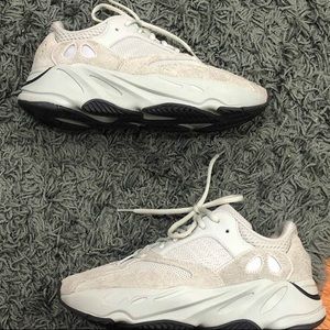 Yeezy Boost 700 Salt sz 7